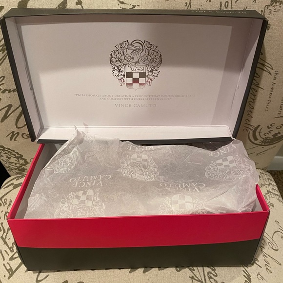 🔥Vince Camuto Sneakers Size 8 - Picture 9 of 11